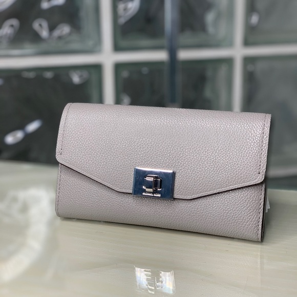 Michael Kors Handbags - NWT❗️ Michael Kors Wallet Pearl Gray / Silver